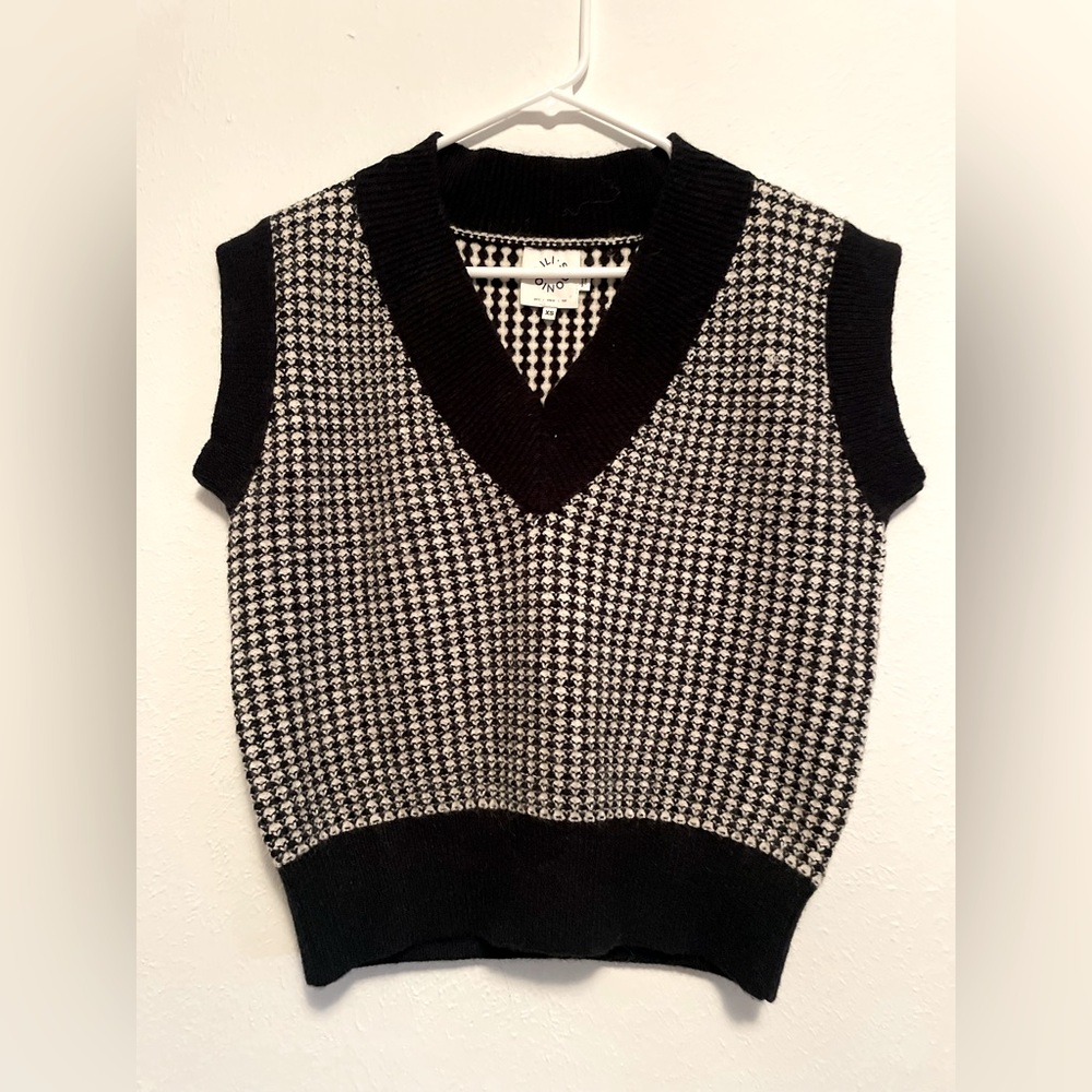 Lili Sidonio Women's Sweater Vest